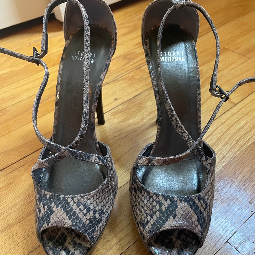 Stuart Weitzman Size 9 Snake skin heels